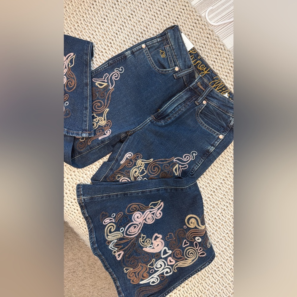 Wrangler Lainey Wilson Embroidered Blue Jeans